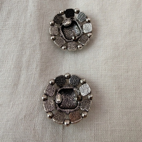 💚Chanel CC Enamel Floral Stud Earrings☘️ - Picture 5 of 13